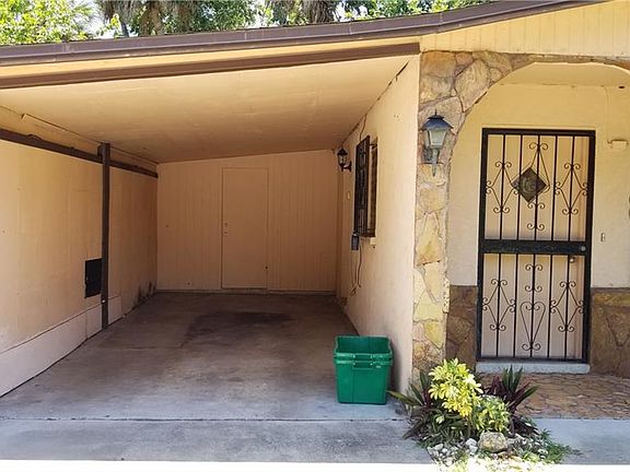 3rd image of 2940 Palmadelia Ave