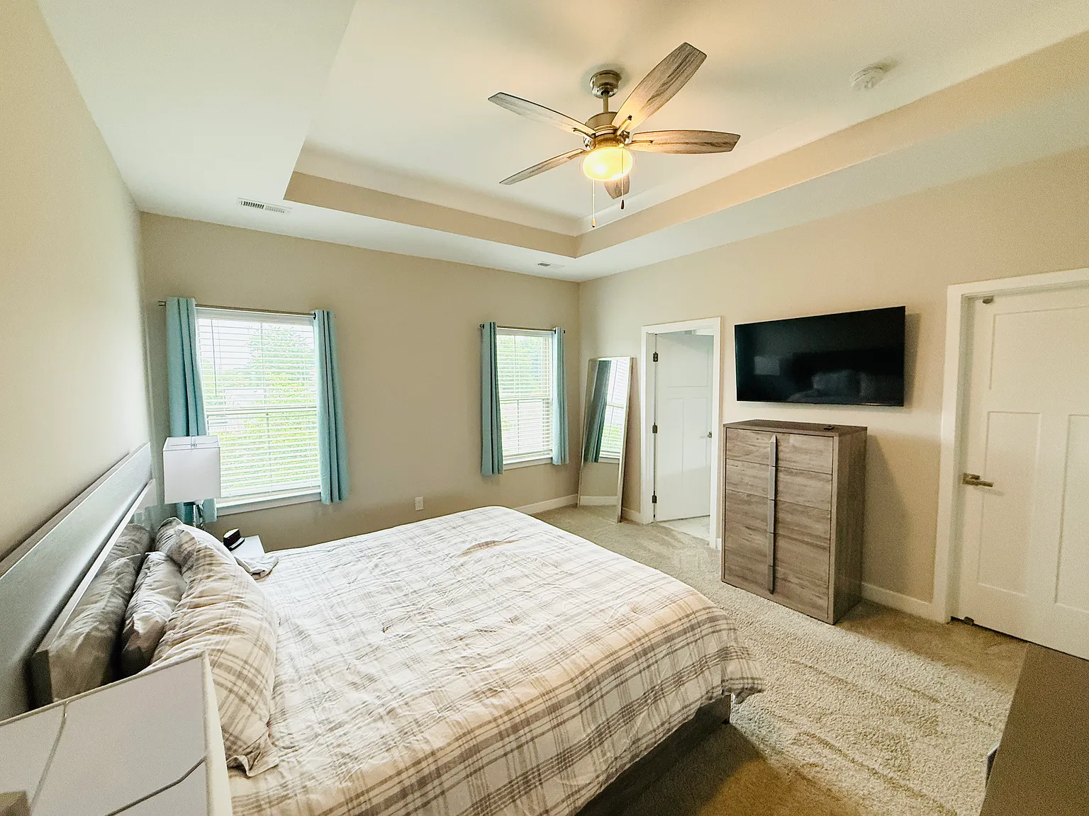 3 bed, 2372 sqft, $2,750 — Photo 4