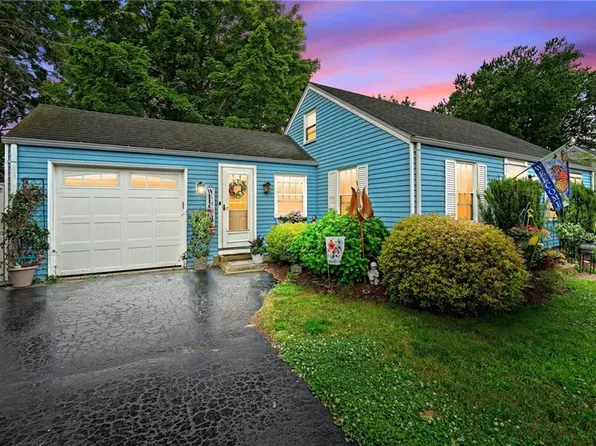 26 Maplehurst Ave, Warwick, RI 02889