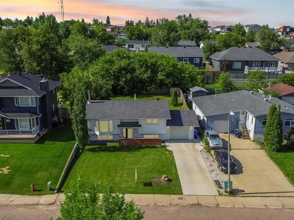 525 NE Beacon Hill Dr, Wood Buffalo, AB T9H 2R4