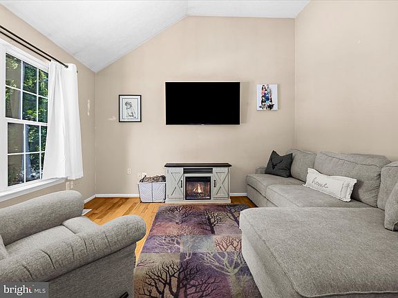 5th image of 316 Timber Ln