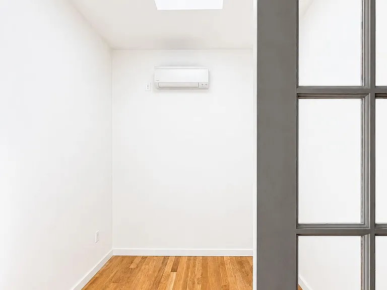 673 Knickerbocker Ave #3B — Photo 7
