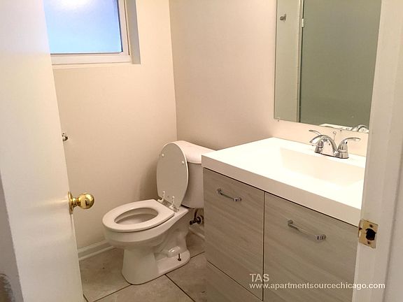 2nd image of 2040 W Superior St #1