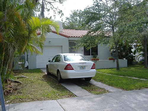 335 SW 27th Rd Photo 1
