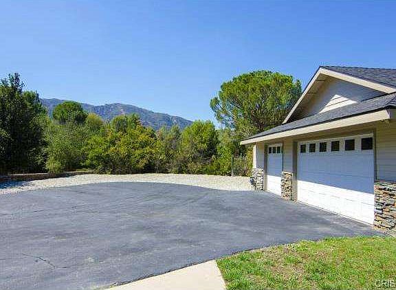 3rd image of 15809 Silver Star Ln
