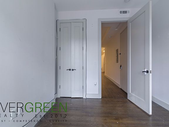 3rd image of 489 Chauncey St APT 1L
