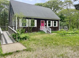 12 Park Ave, Tisbury, MA 02568