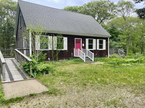 12 Park Avenue, Vineyard Haven, MA 02568
