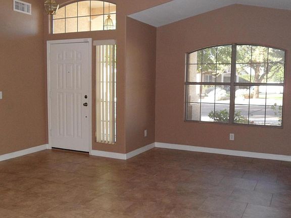 4th image of 10019 W Ross Ave