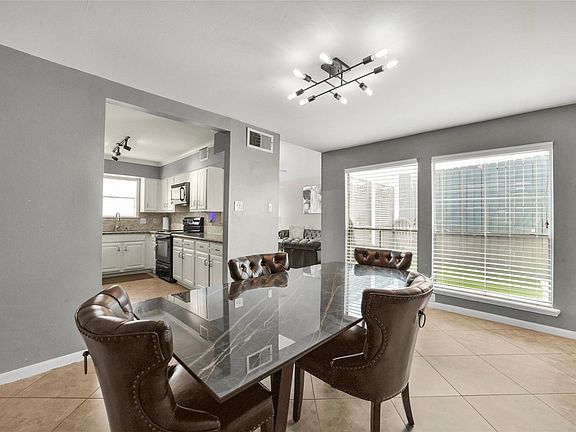 3rd image of 1914 Augusta Dr APT 7