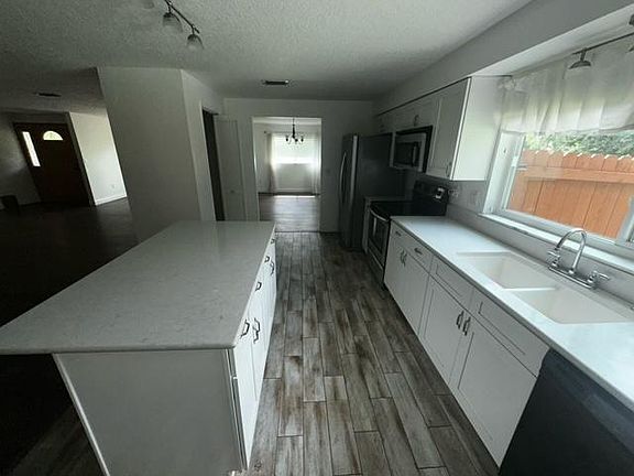 5th image of 3228 Davis St