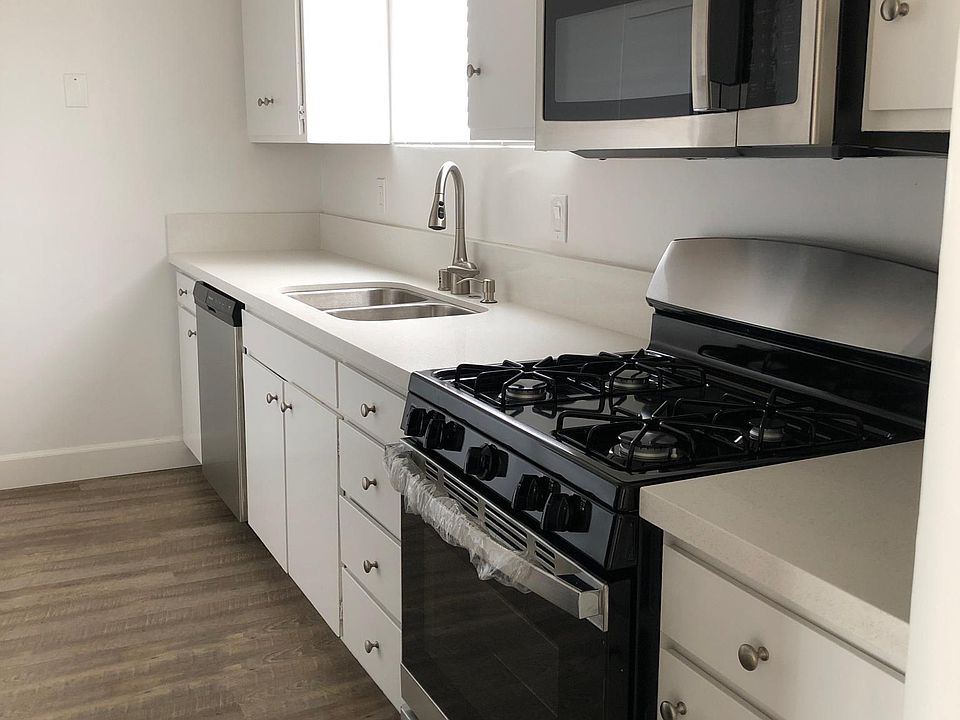 1st image of 938 3rd St #104