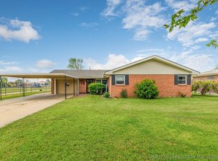 218 NE Fenway Ave, Bartlesville, OK 74006