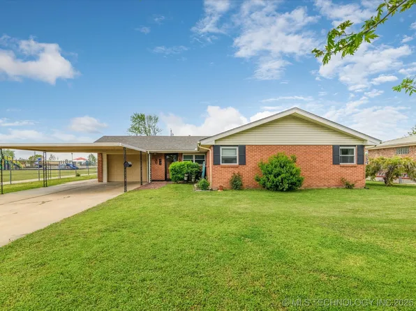 218 NE Fenway Ave, Bartlesville, OK 74006