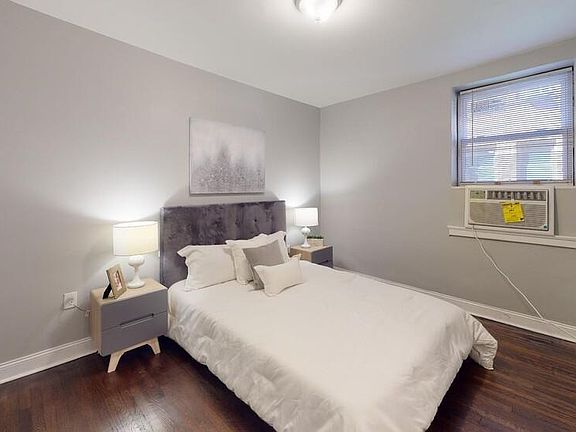 4th image of 230 W Walnut Ln #208B