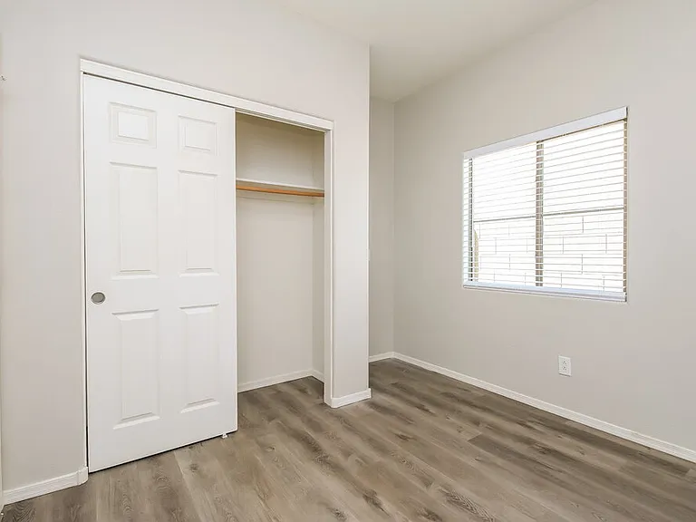 4697 E Redfield Rd — Photo 12
