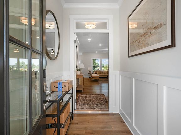 Smart Door Delivery Center - The Selma