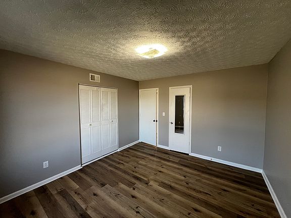 5th image of 1327 S Woodland Dr