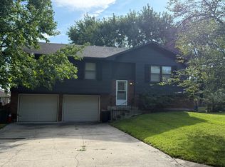 906 S Ann Dr, Marshall, MO 65340