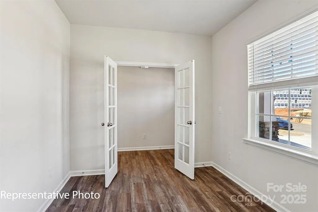 4 bed, 2820 sqft, $2,800 — Photo 3