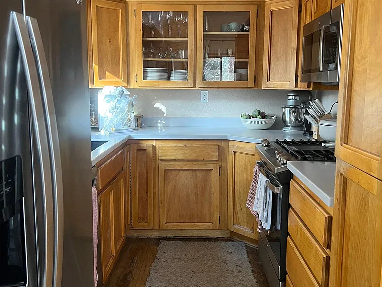10778 Dorchester Dr — Photo 2