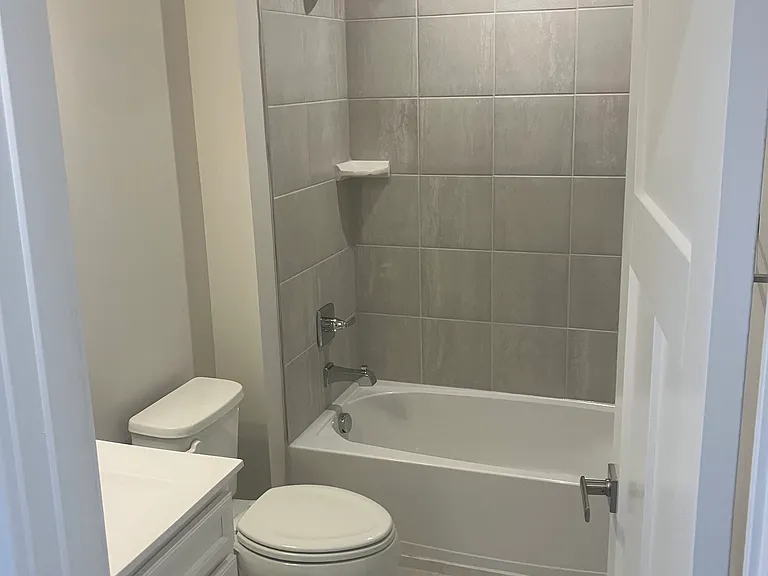 343 E Cochran St — Photo 13