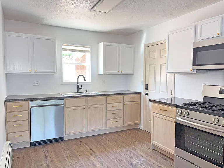 Remodeled 2 Bed, 1 Bath in a Convenient Central Location — Photo 6