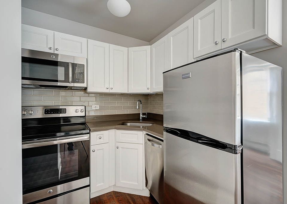 1st image of 818 W Lakeside Pl #303