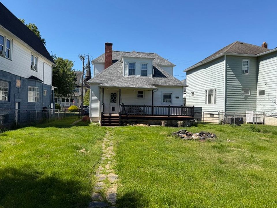 2nd image of 32 Mary St
