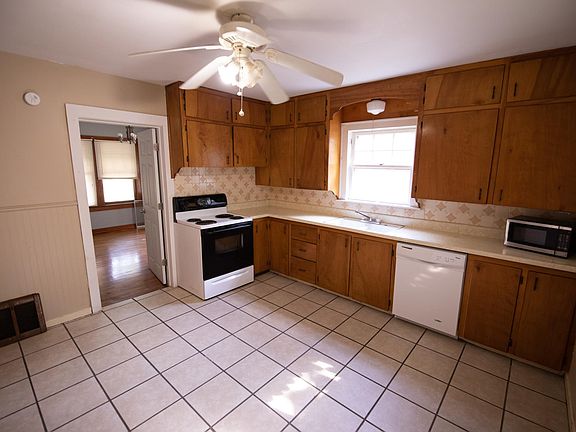 4th image of 810 Illinois Ave