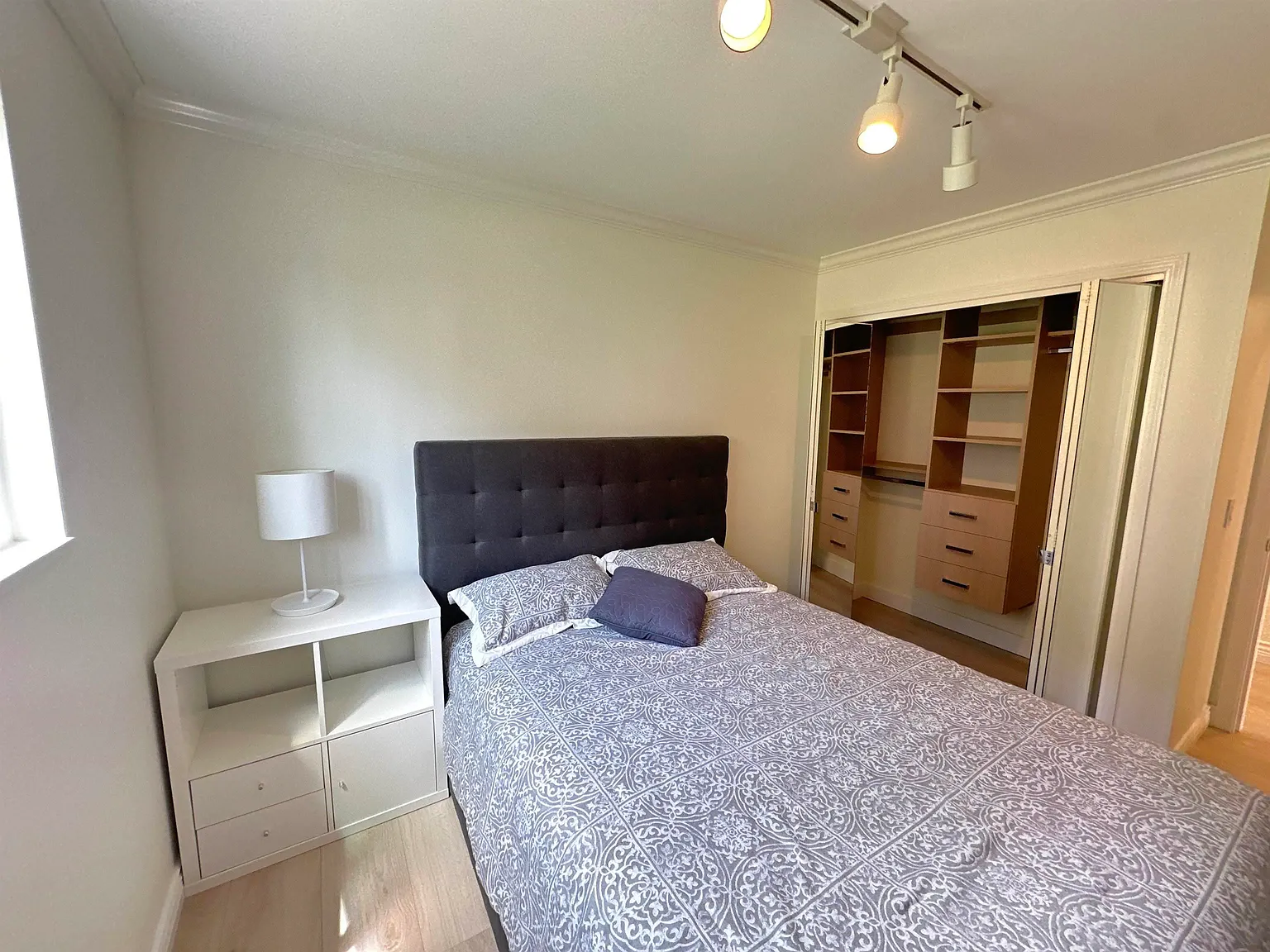 2 bed, 1302 sqft, $2,900 — Photo 2