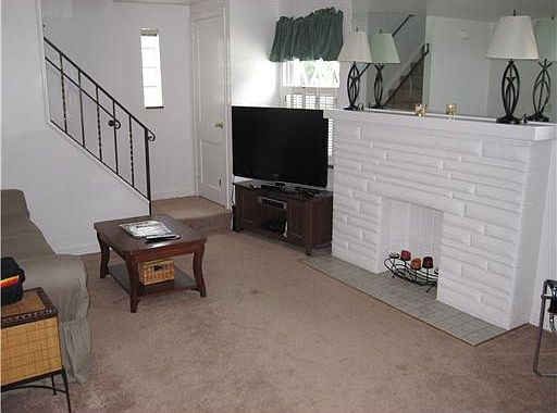 5th image of 1438 White Oak Dr