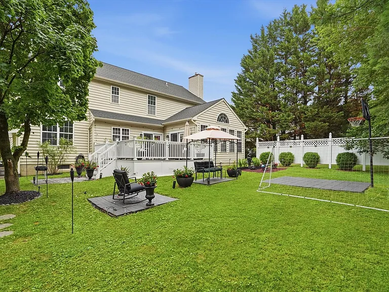 10 Graveswood Ct — Photo 37