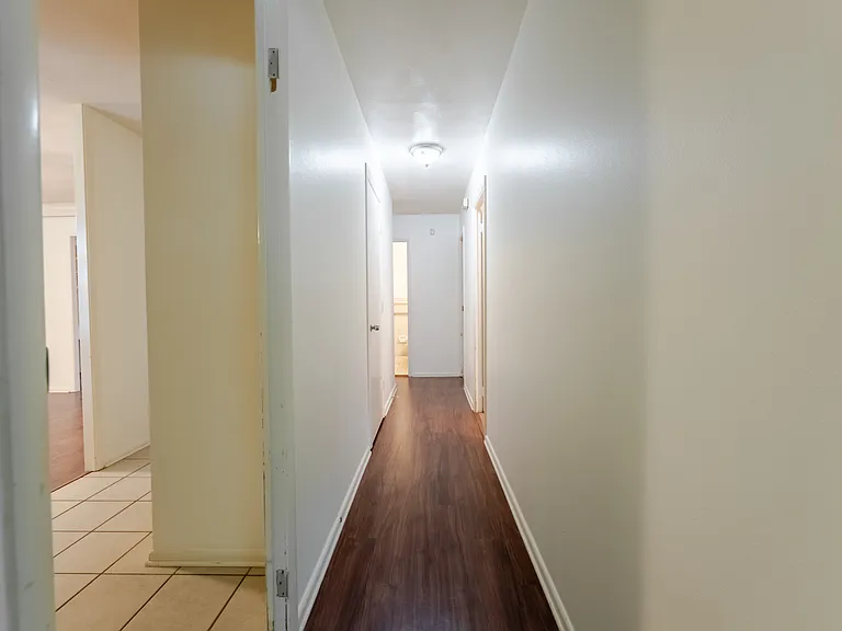 105 E Woodbury Dr — Photo 8