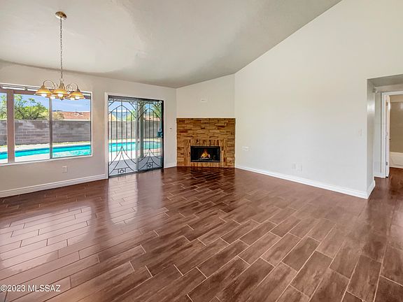 3rd image of 3225 W Avenida Manana
