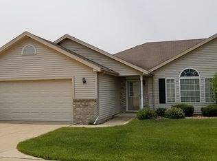 11 Crosswinds Ct, Bloomington, IL