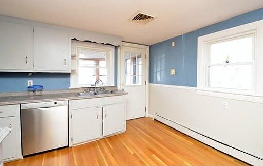 4th image of 309 Essex St