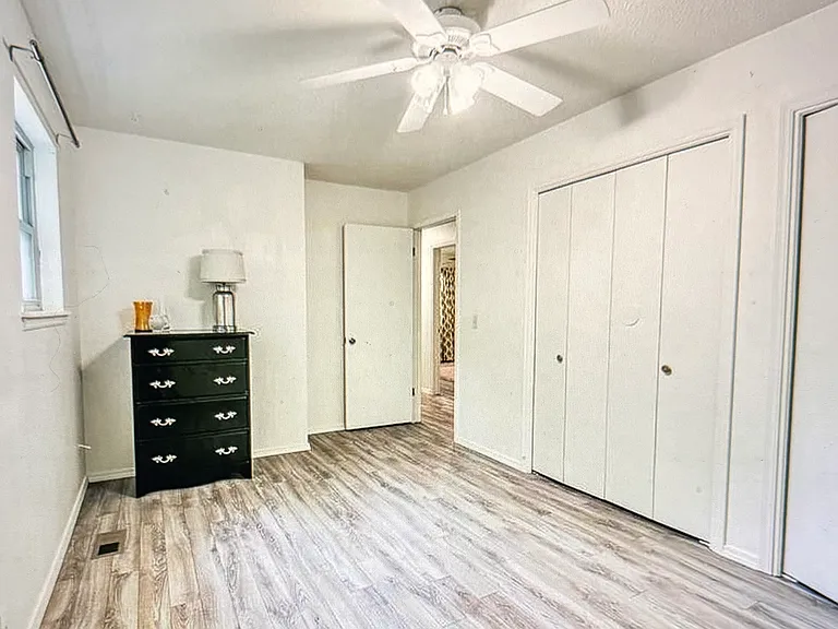 1024 Washington St — Photo 2