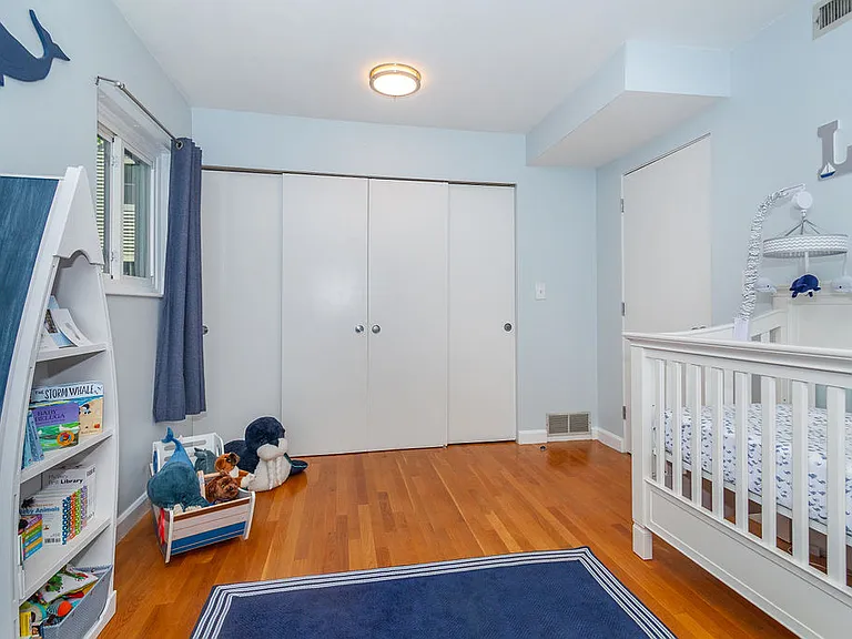 129 Governor Winthrop Rd — Photo 15