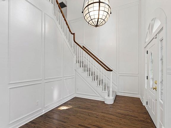 3rd image of 1731 Highland Pl