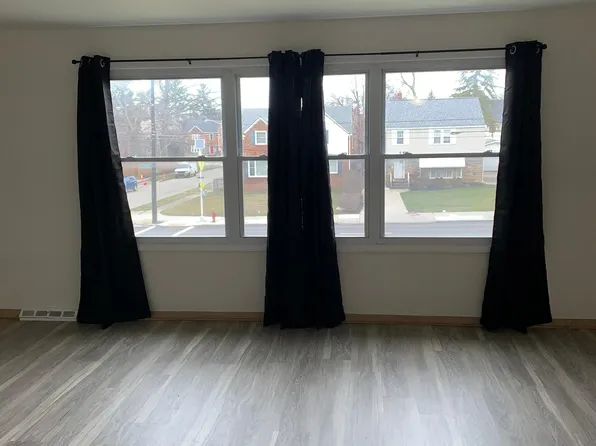 13578 Cedar Rd, Cleveland, OH