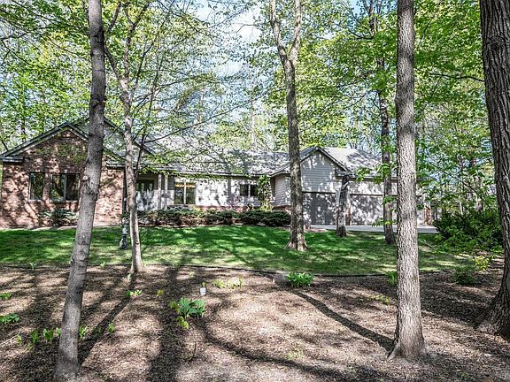 5th image of 10750 Farrel Ct