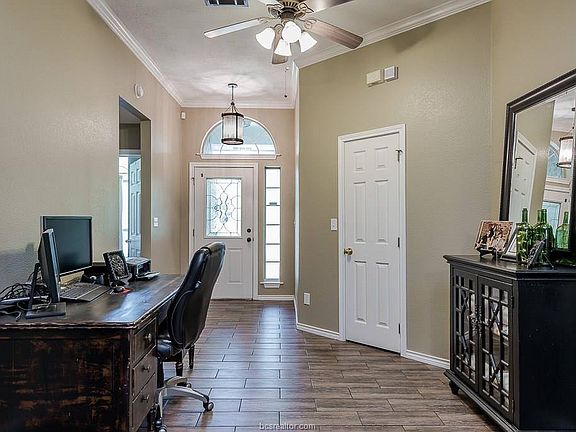 3rd image of 6601 Waterway Dr