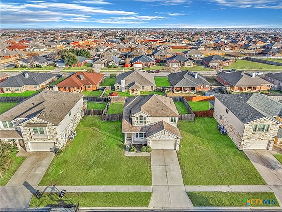 4th image of 2706 Black Orchid Dr