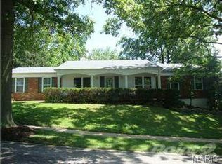 1022 Amsterdam Dr, Ballwin, MO 63011
