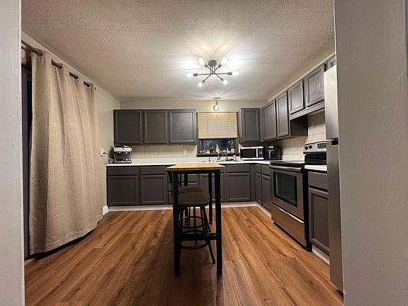 5th image of 517 1st St NE