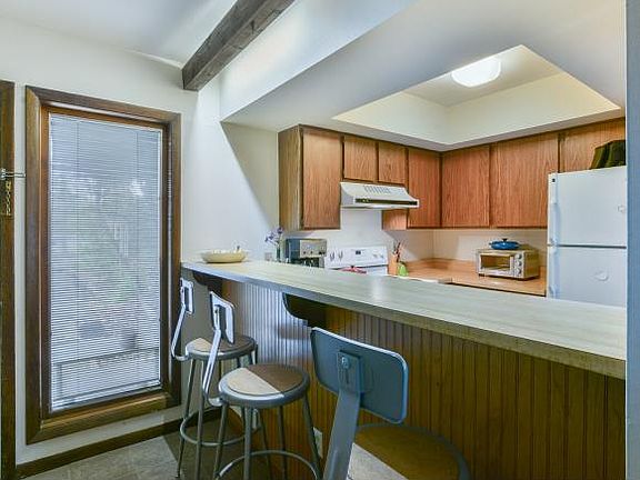 5th image of 115 Beechnut St APT E2