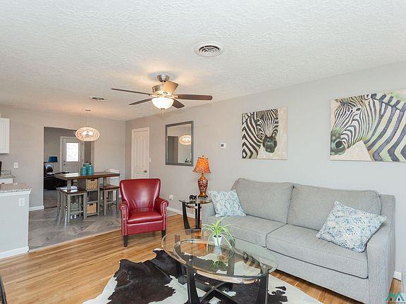 4th image of 710 W Clayton Ave