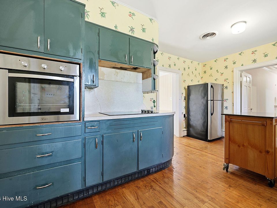 19th image of 1108 Summit Avenue