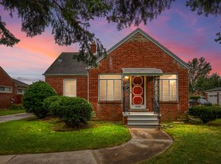 20692 Woodside St, Harper Woods, MI 48225